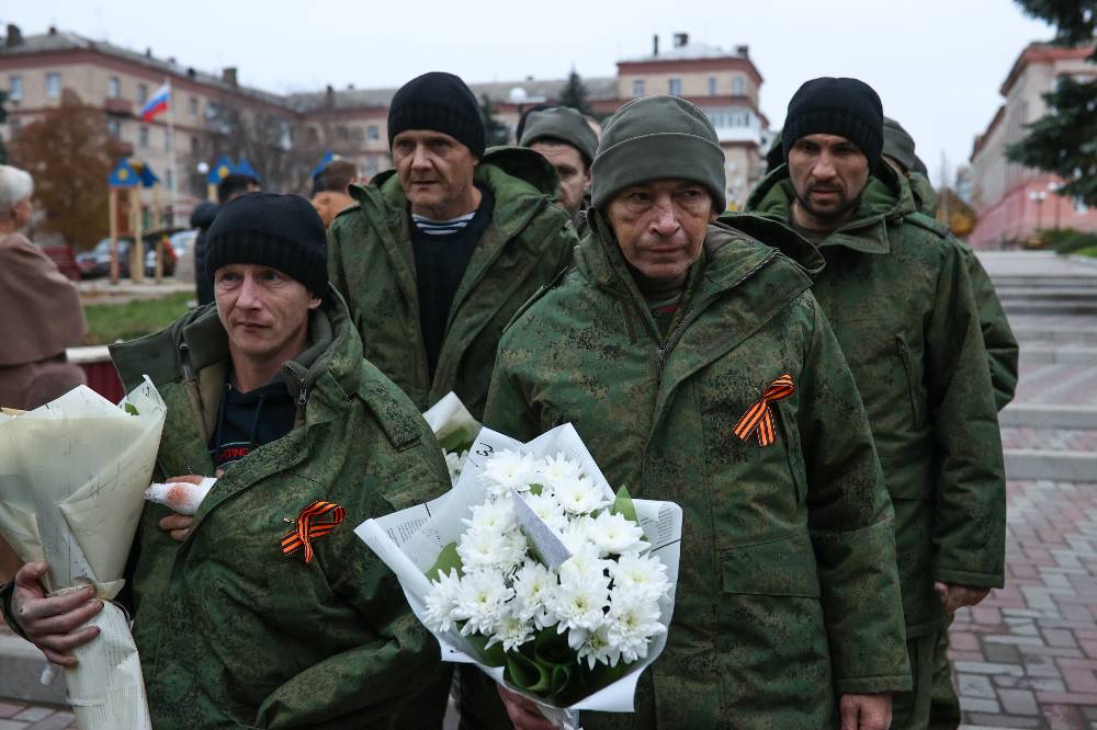 Из украинского плена в ДНР вернулось 15 военнослужащих