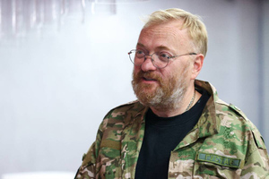 "Сбежали позорно": Милонов предложил ставить особую отметку россиянам, покинувшим страну