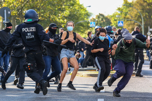 "Тренд протестов" в Европе будет нарастать и повлияет на будущие выборы, заявил политолог