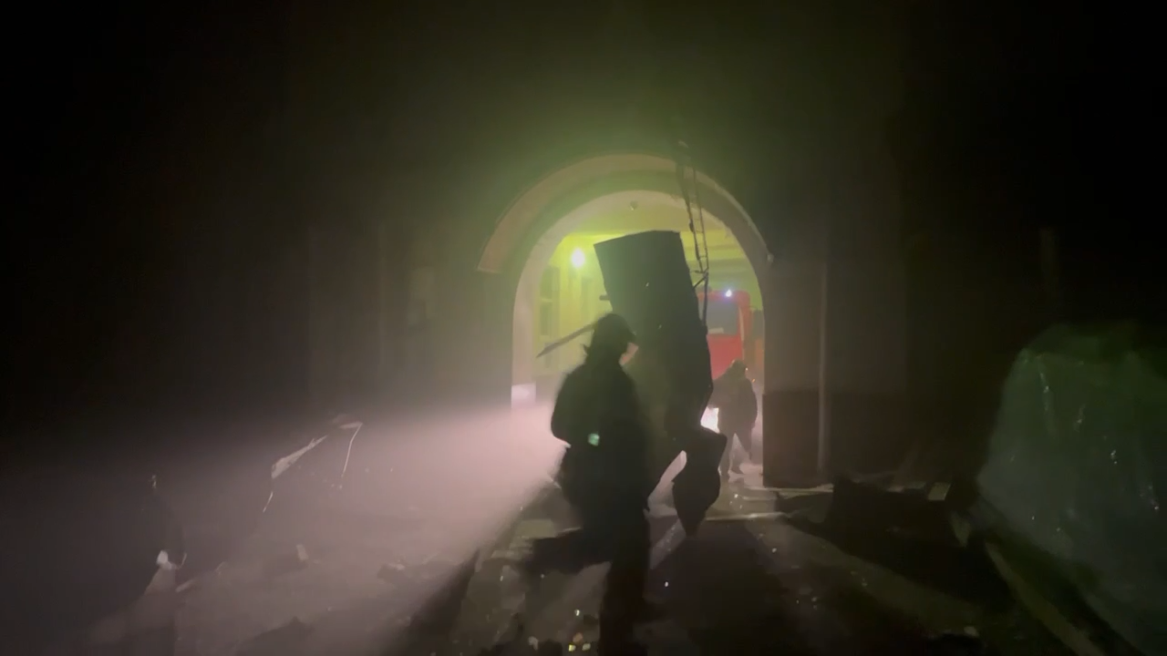 Очевидцы сняли на видео последствия удара ВСУ по Донецку