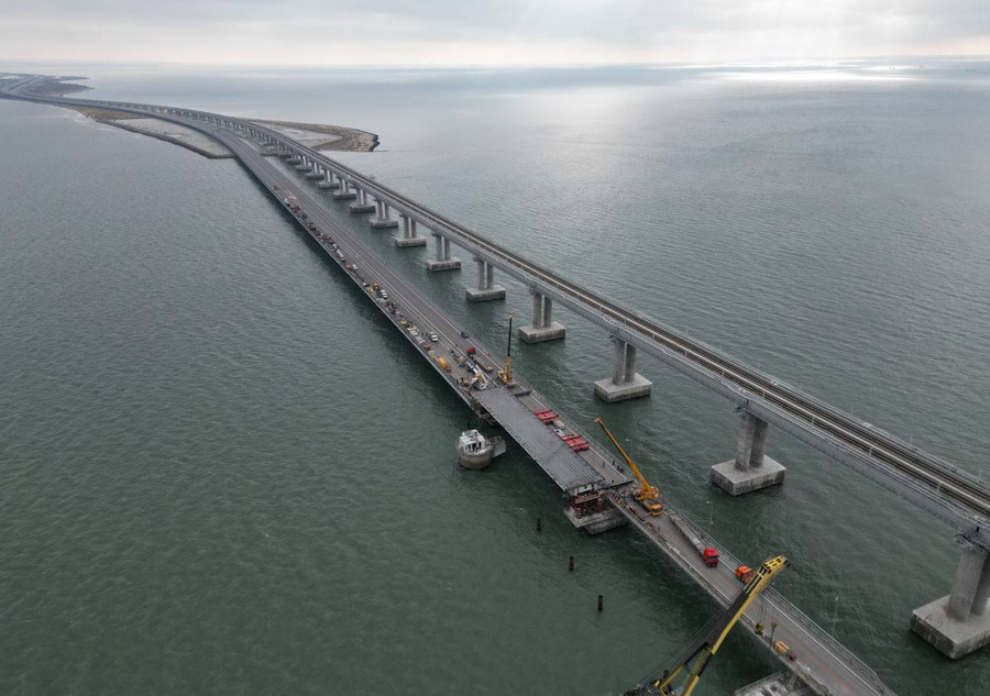 Первый пролёт автомобильной части Крымского моста установлен. Фото © t.me / Марат Хуснуллин