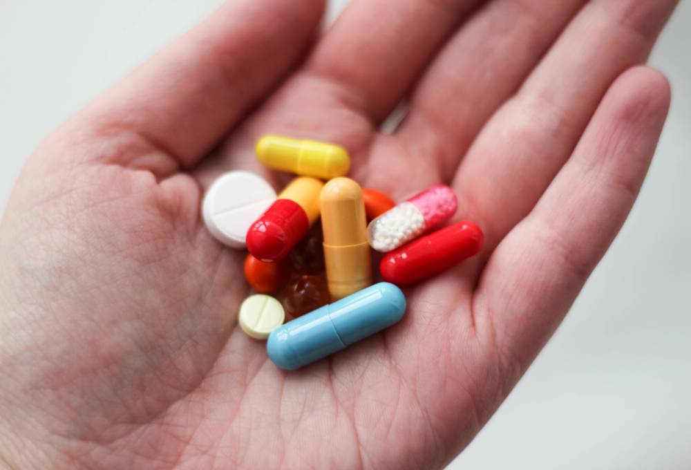Минпромторг пообещал решить проблему с дефицитом антибиотиков в Москве