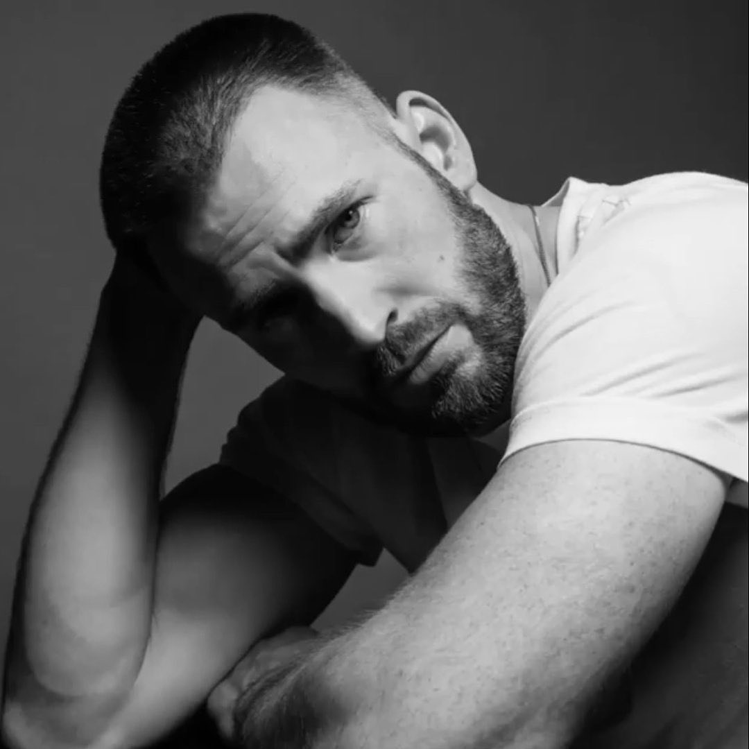 Актёр Крис Эванс стал самым сексуальным мужчиной планеты по версии журнала People. Фото © Instagram (запрещён на территории Российской Федерации) / chrisevans / Инес ван Ламсвеерде и Винуд Матадин