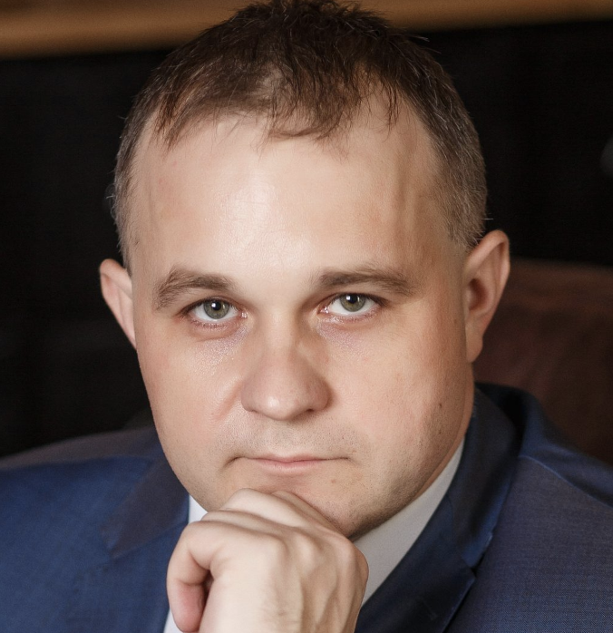 <p>Я думаю, что это в рамках звёздной болезни, [симптомы] болезненного эгоизма и эгоцентризма, самолюбия. Плюс очень часто звёзды эстрады — это нарциссы и истерики, которые должны быть в центре внимания, не считают нужным сдерживаться. Вспомните "розовую кофточку", то есть он мог себя вести достаточно грубо и не считать нужным как-то себя ограничивать даже на конференциях с журналистами. А тут речь идёт о помощниках... Масса информации [есть], когда он на гримёров, на костюмеров кричит</p>