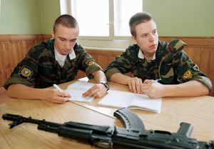 Занятия по начальной военной подготовке в российских школах будут внеурочными