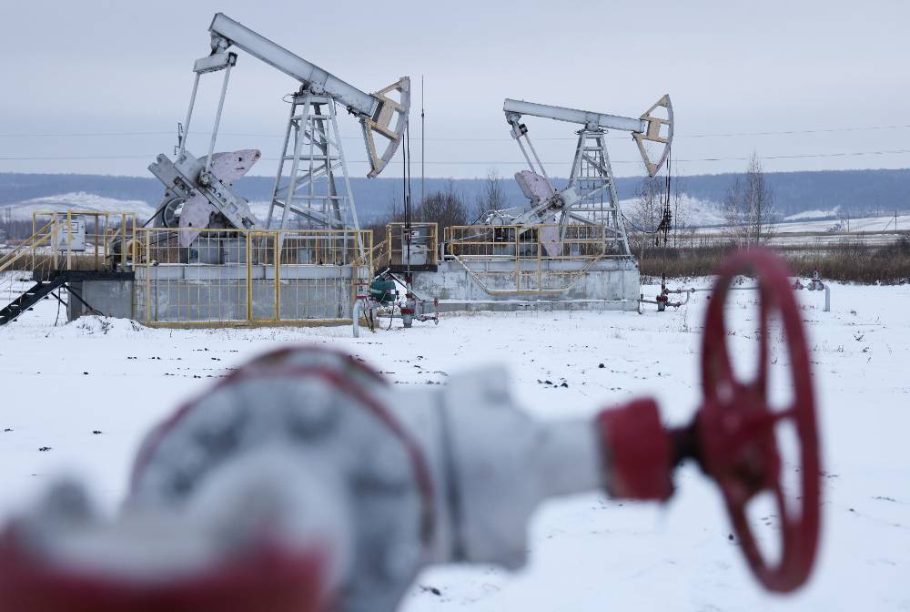 МИД Японии: Потолок цен на нефть из РФ является временной мерой