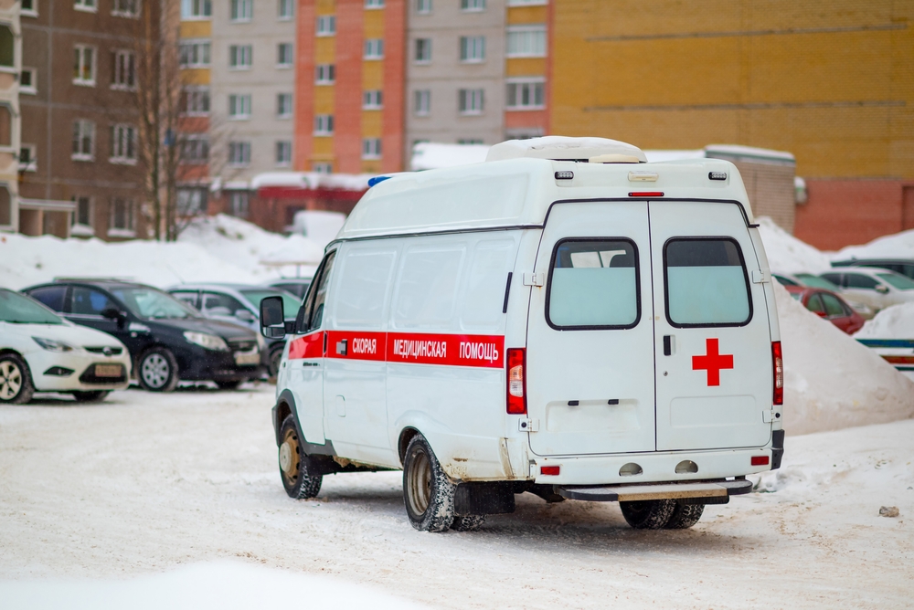Пьяный житель Саратова во время госпитализации избил врача скорой помощи

