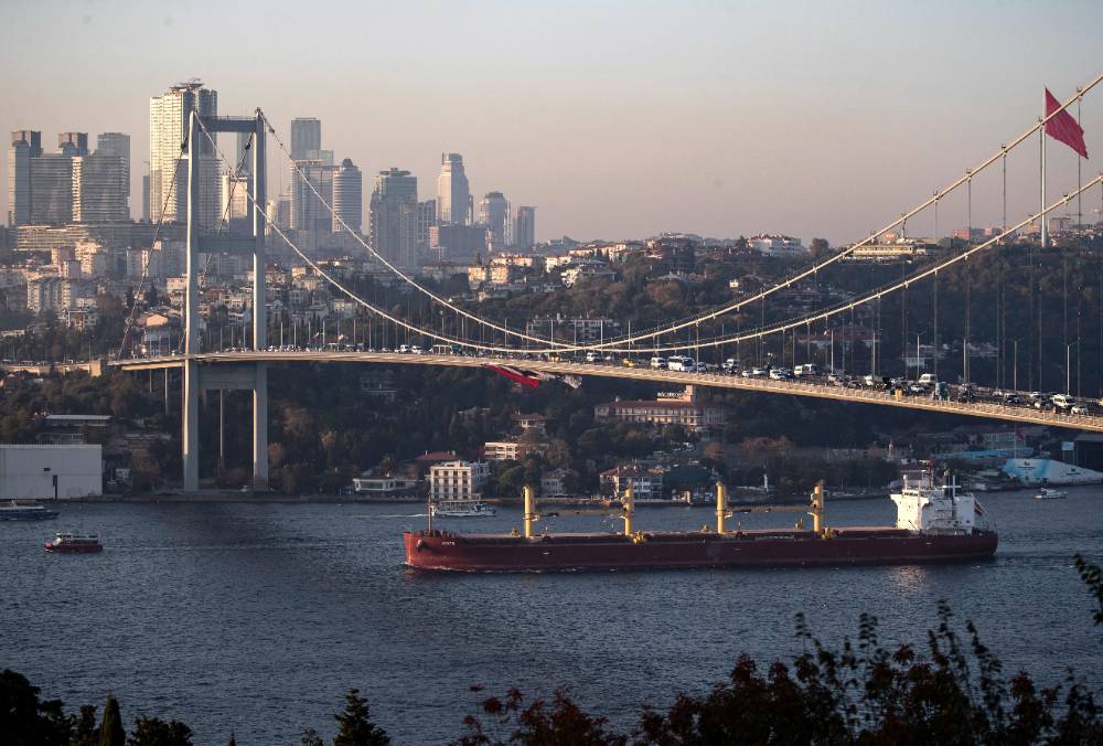 РИА "Новости": Турция на переговорах с США настояла на предоставлении страховки судов с нефтью