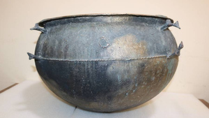 Директор школы использовал в хозяйстве двухтысячелетний котёл