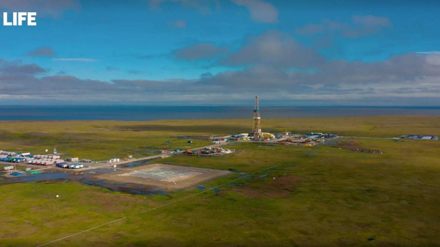 Фото © LifeDoc / "Газпром нефть" / Документальный фильм "Один мой день. Профессия — нефтяник | Гыданский полуостров — затерянный мир в российском Заполярье"