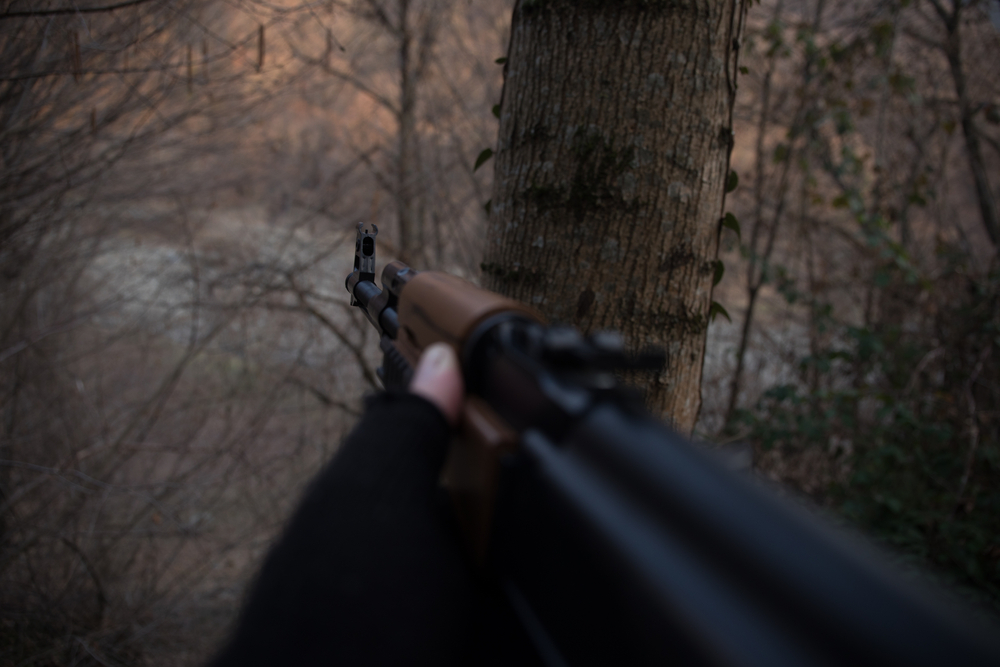Неизвестный выстрелил в школьника в Кузьминском лесопарке в Москве