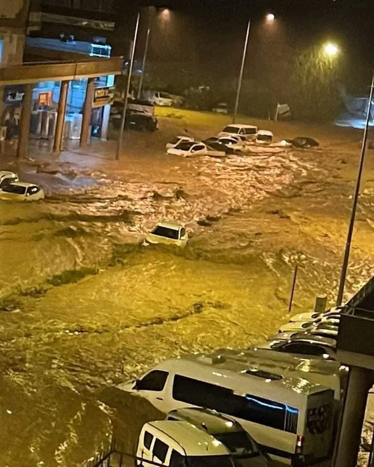 Последствия сильнейшего ливня в Турции. Фото © Twitter / TÜRKAV Antalya