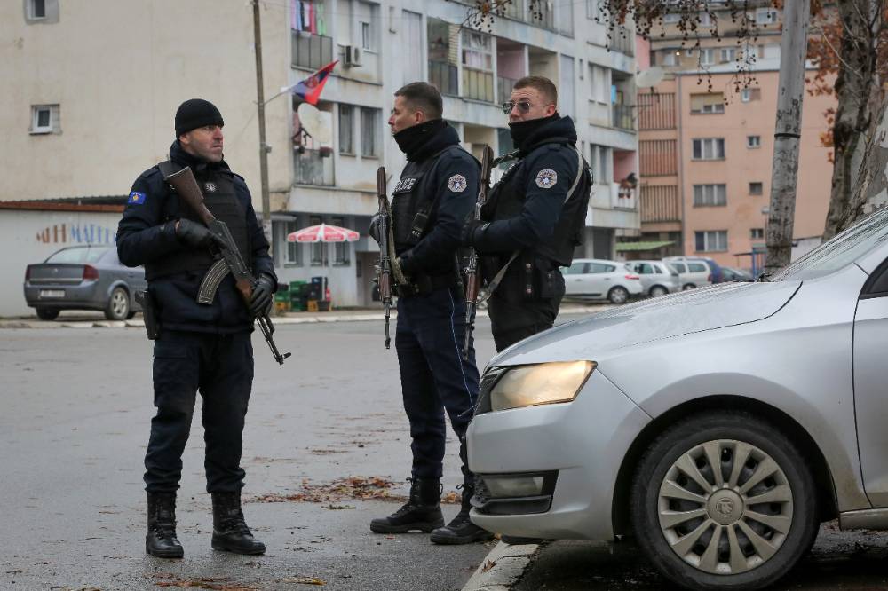 Двое албанцев ранили ножом 20-летнего серба в Косове