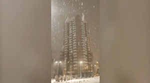 Опубликованы видео с последствиями мощного снегопада в Москве, который пришёл на смену дождям
