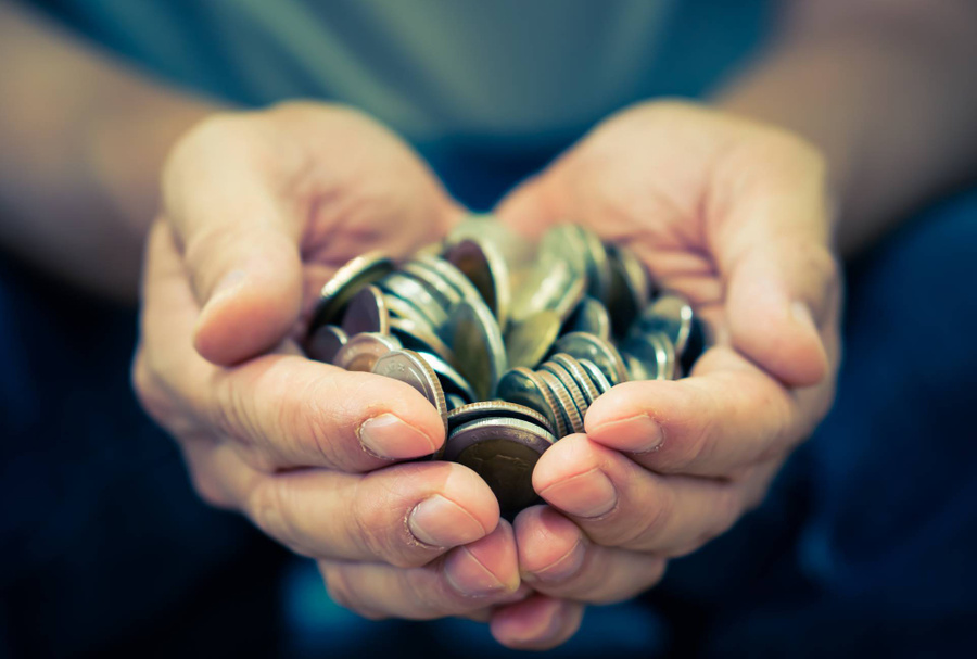 Монетки наши предки рассыпали по углам, чтобы в доме водились деньги и удача и жизнь была счастливой. Фото © Shutterstock