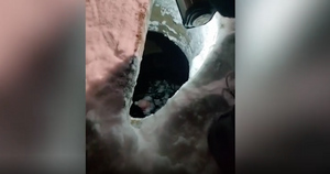 Под Петербургом девочка упала в открытый люк во время катания на тюбинге
