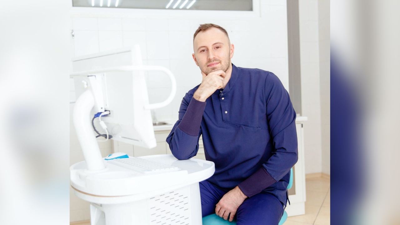 Руководитель клиники "Ренуар стоматология" Михаил Трифонов. Фото предоставлено Лайфу