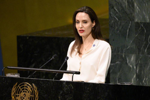 Анджелина Джоли покинет пост спецпосланника ООН по делам беженцев