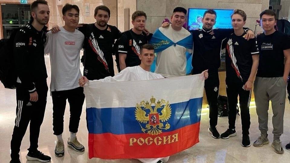Команду по CS:GO G2 потребовали снять с финала из-за фото с флагом России
