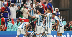 Аргентина выигрывает у Франции со счётом 2:0 после первого тайма финала ЧМ
