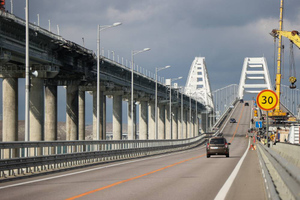 На Крымском мосту остановили автомобильное движение