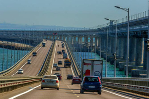 Автомобильное движение по Крымскому мосту возобновлено