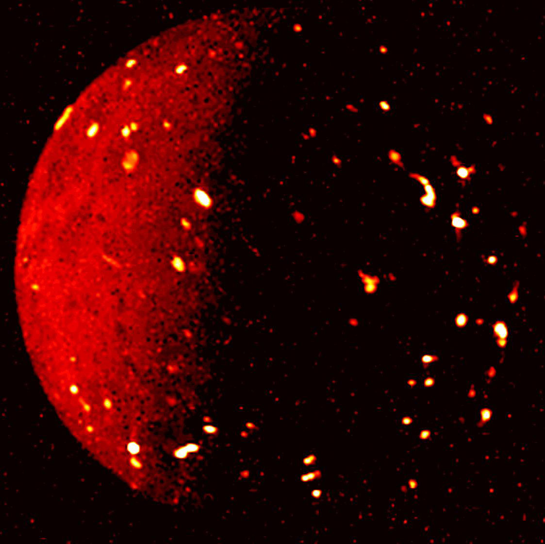 Снимок Ио в инфракрасном диапазоне, сделанный аппаратом "Юнона" в 2022 году. Фото © NASA / JPL-Caltech / SwRI / ASI /I NAF / JIRAM