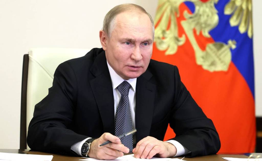 Путин назвал крайне сложной обстановку в новых регионах России