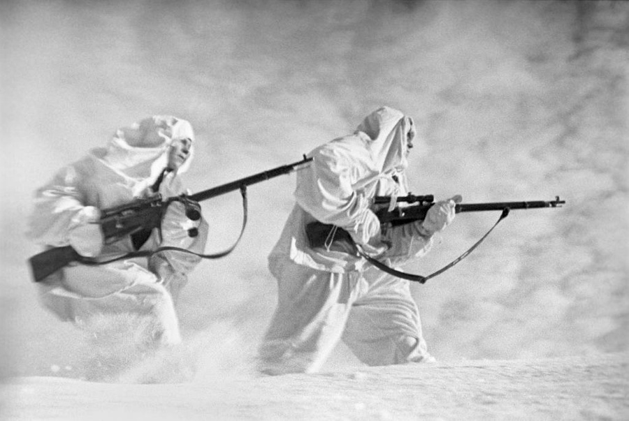 Советские снайперы на Ленинградском фронте во время Великой Отечественной войны, декабрь 1941 г. Фото © ТАСС / Борис Уткин