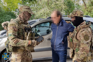 СБУ спустя 8 лет задержала мужчину, поднявшего флаг России над мэрией Харькова
