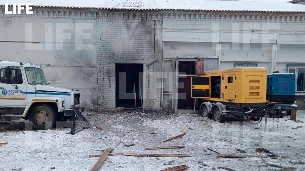 Беспилотник атаковал территорию РЭС в Брянской области, есть разрушения