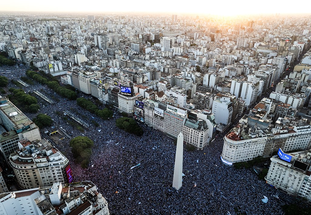 Миллионы фанатов сборной Аргентины в Буэнос-Айресе. Фото © Twitter / B/R Football