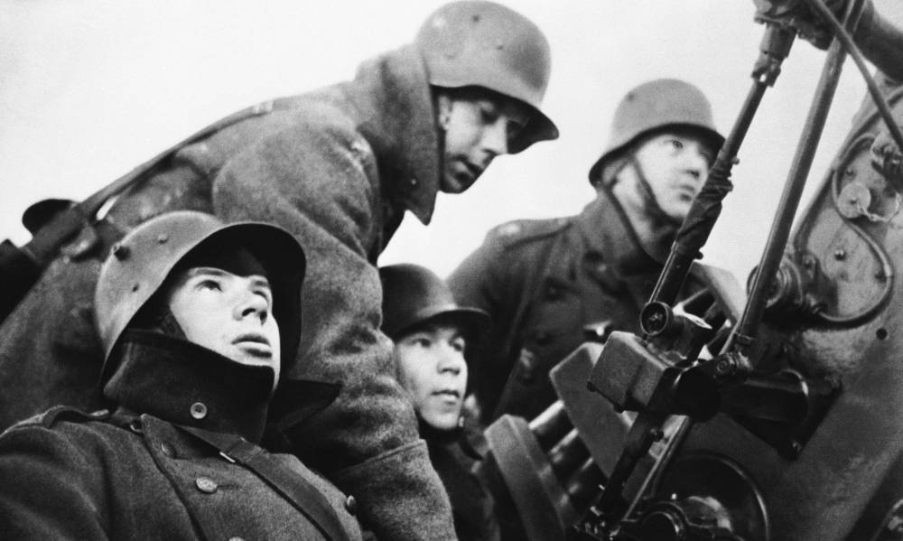 СВР раскрыла планы Британии и Франции ударить по ослабленному СССР в 1940 году