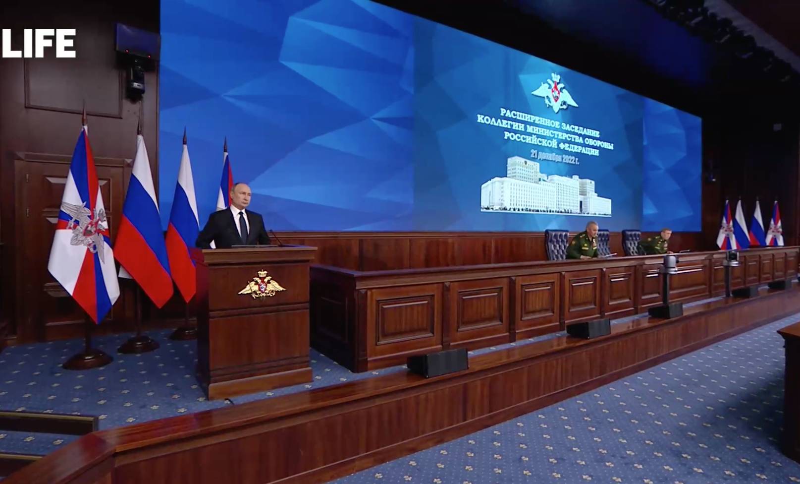 Путин: Ограничений по финансированию ВС РФ нет, страна даёт всё, что просит армия