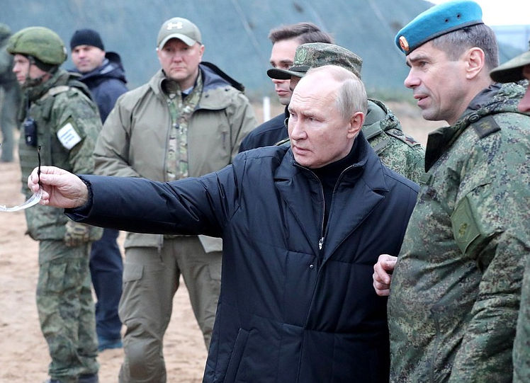 Путин: Тактико-технические характеристики военной техники нужно испытывать в реальном бою