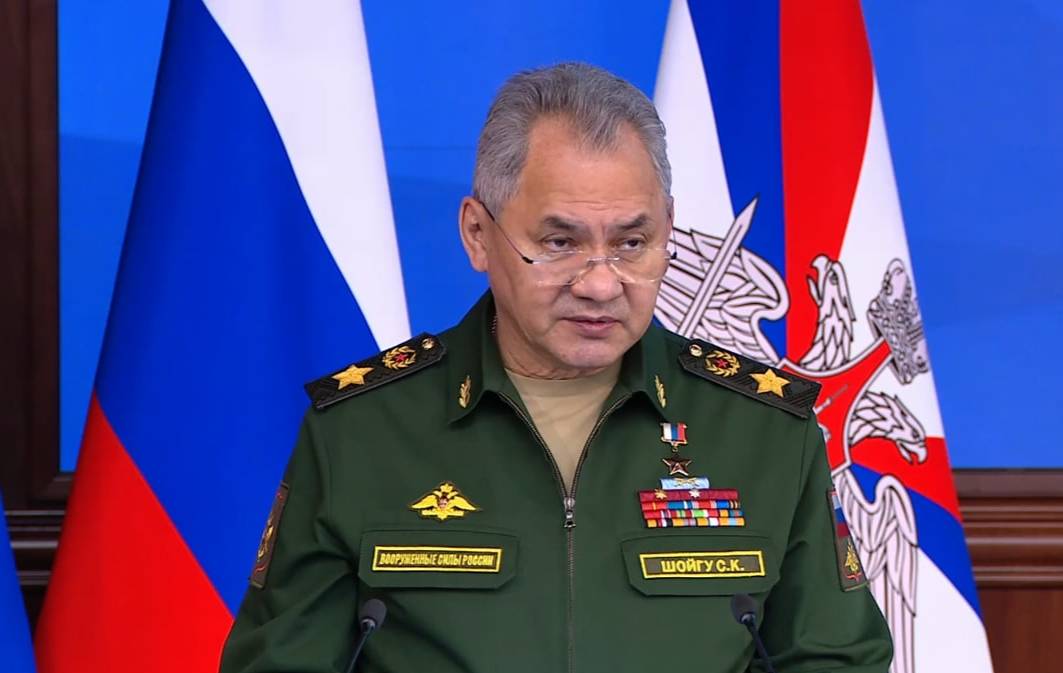 Шойгу заявил о необходимости сформировать группировку войск на северо-западе России