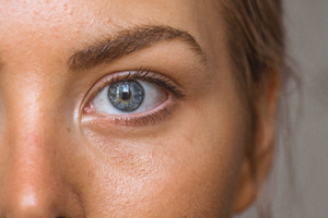 Косметолог перечислила ошибки в уходе за кожей лица, приводящие к раннему старению