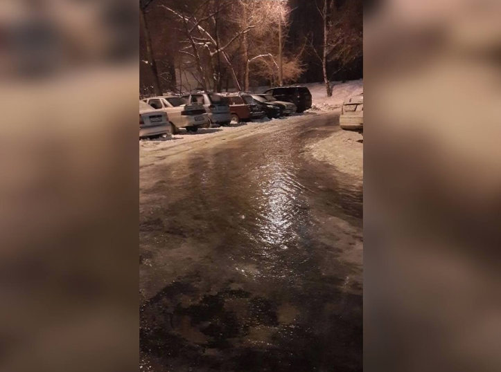 Последствия ледяного дождя в Москве: Каток на тротуарах и десятки задержанных авиарейсов
