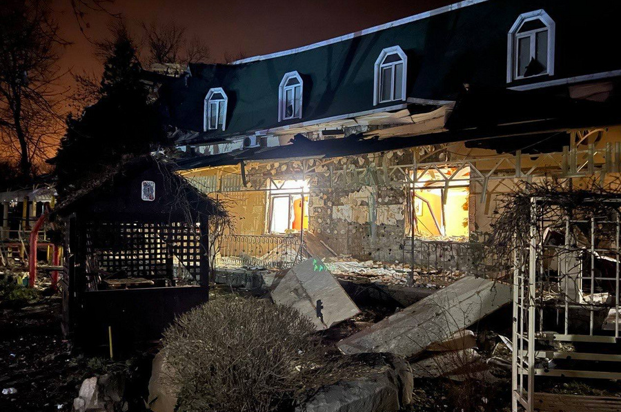 Последствия обстрела гостиницы в Донецке. Фото © Телеграм-канал Артёма Шейнина
