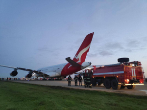 Самолёт Qantas Airways совершил аварийную посадку в Баку из-за задымления