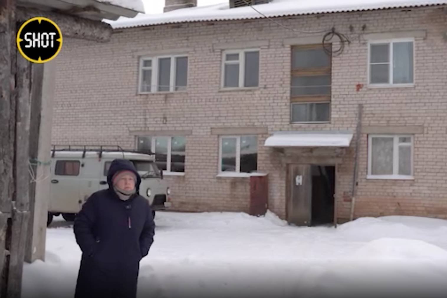 Под Новгородом пенсионерку заставили съехать из просторной трёшки в барак без света и воды