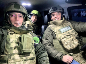 Съёмочная группа RT Arabic попала под обстрел на южной окраине Донецка