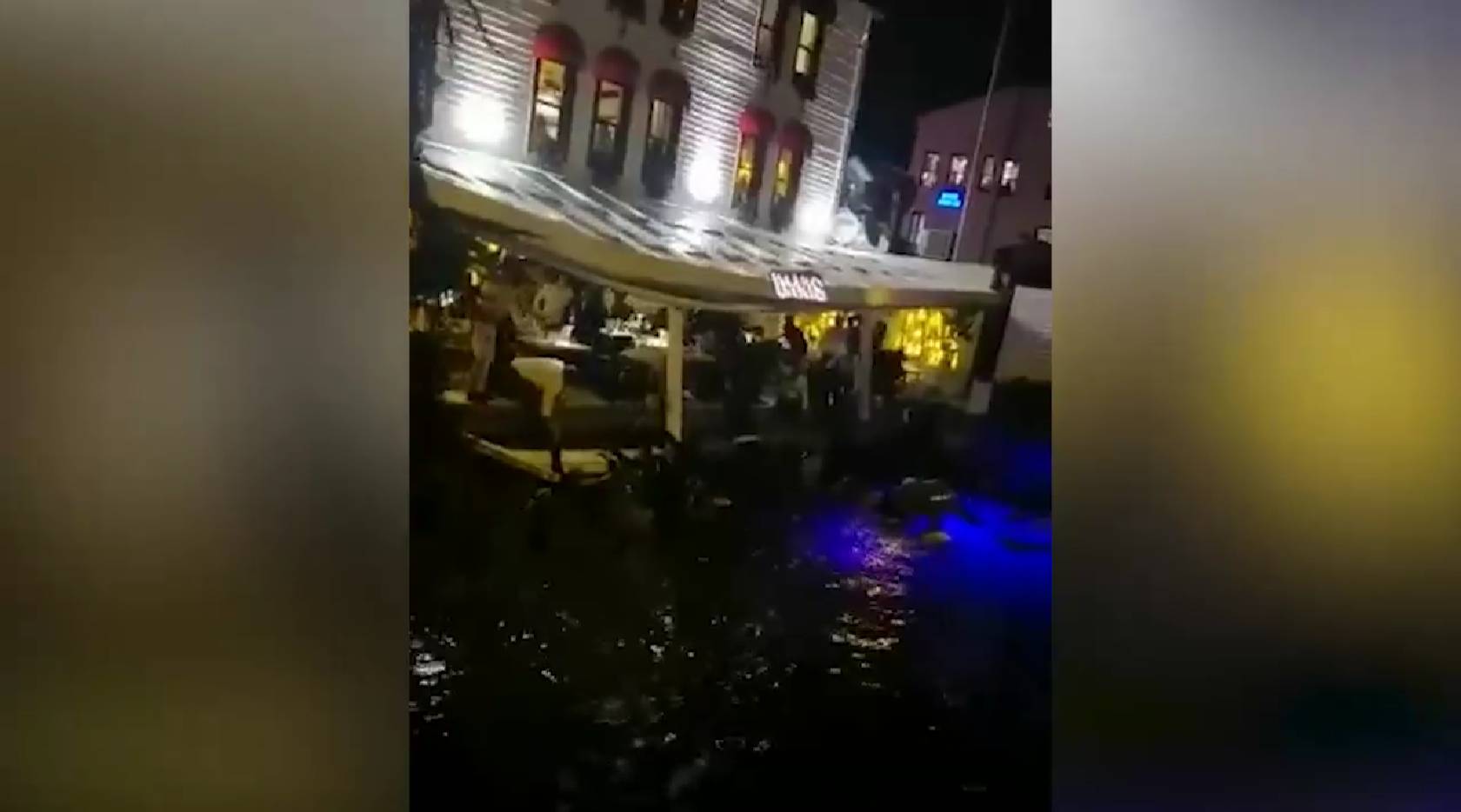 В стамбульском ресторане рухнул балкон с отдыхающими