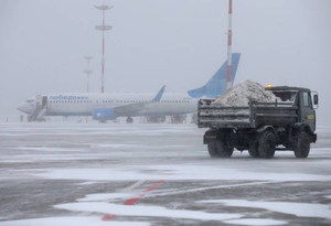 В аэропортах Москвы в пятницу задержано или отменено 60 рейсов