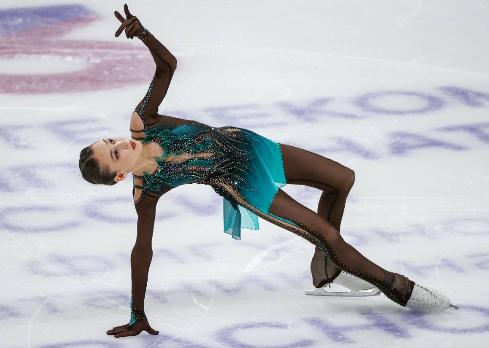Ученица Тутберидзе Акатьева взяла золото на чемпионате России по фигурному катанию