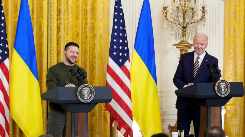 Американцы назвали Зеленского придурком из-за шутки на встрече с Байденом