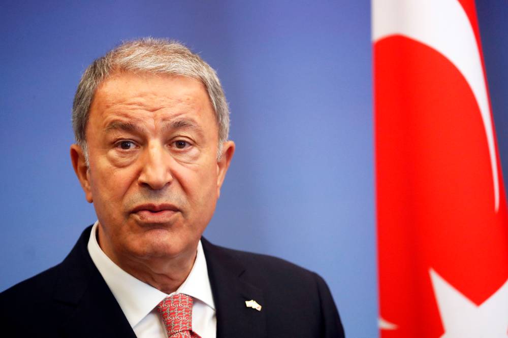 Министр обороны Турции призвал НАТО сказать стоп беззаконию Греции
