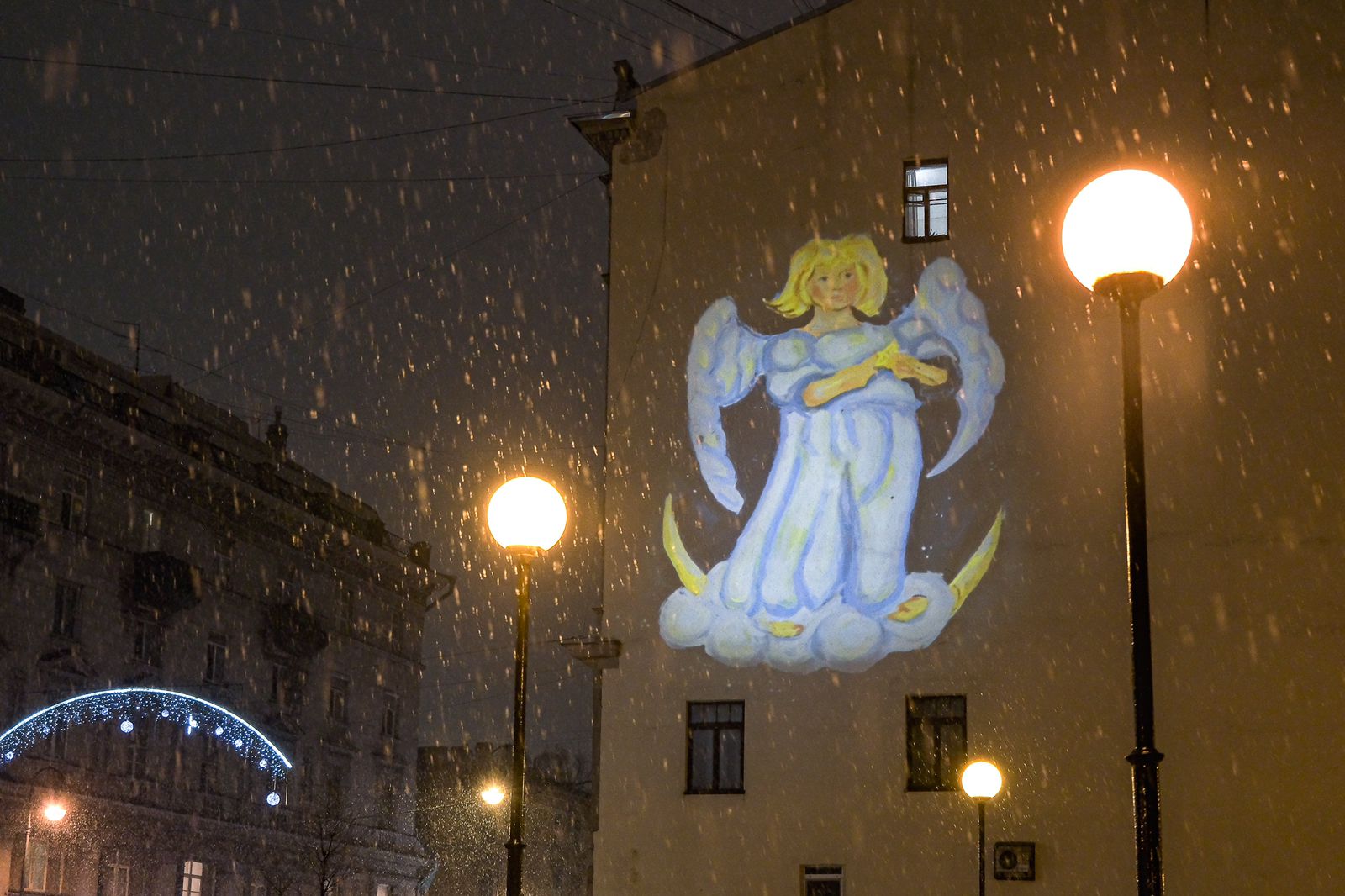 Проекции детских рисунков на фасаде дома © Администрация Санкт‑Петербурга