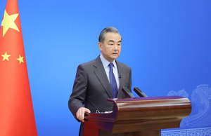 Глава МИД Китая Ван И назвал отношения с Россией крепкими как монолит