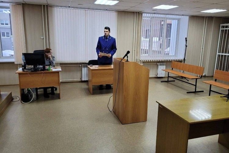 Двухлетний мальчик и его годовалая сестра погибли в страшном пожаре, пока их няня наращивала ресницы